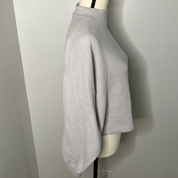 ***Lush Women’s Gray Solid Long Sleeve Turtleneck Sweater Top Sz M - Picture 2 of 4